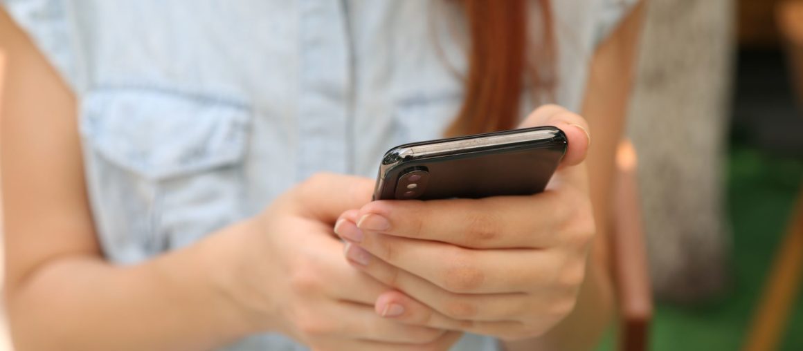 Galeria SMS-ów o “dopłacie” przez fałszywego pośrednika w płatnościach