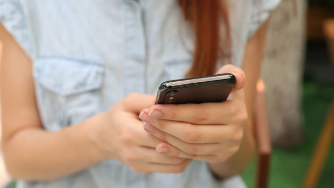 Galeria SMS-ów o “dopłacie” przez fałszywego pośrednika w płatnościach